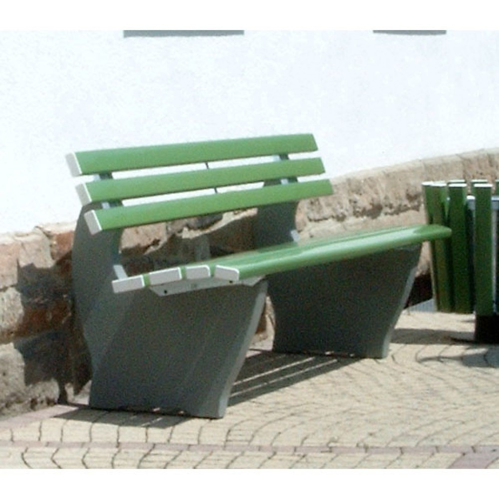 Produktabbildung: Sitzbank Kopenhagen mit Betonfuß, PVC-Latten mit Holzeinlage, hellelfenbein