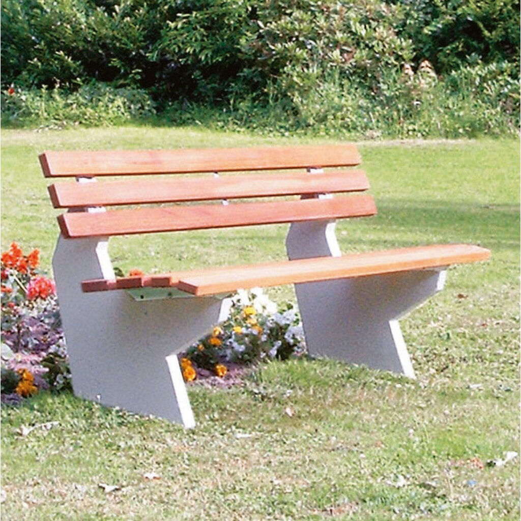 Sitzbank Oslo mit Betonfuß, PVC-Latten mit Holzeinlage, hellelfenbein Produktabbildung: Sitzbank Oslo mit Betonfuß, PVC-Latten mit Holzeinlage, hellelfenbein