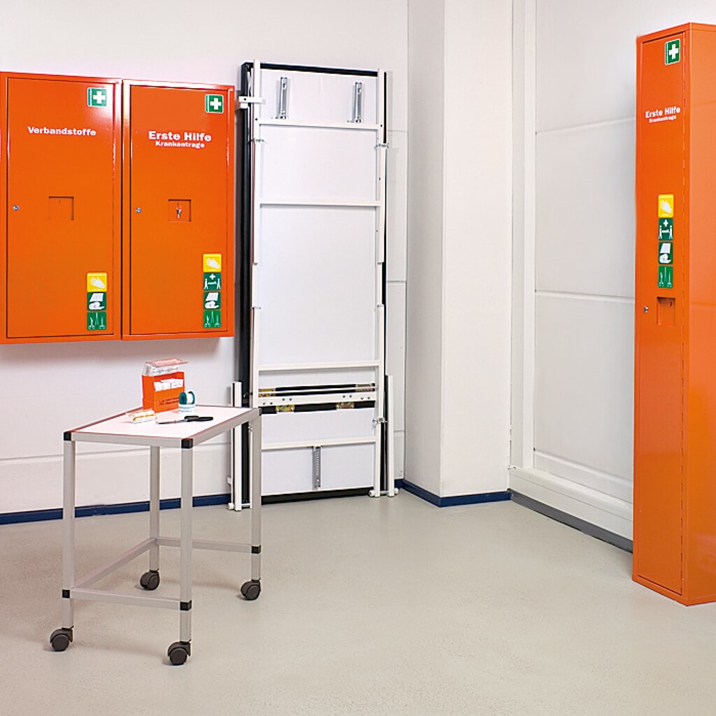 SÖHNGEN® Ruheraumliege, mit Wandhalterung, senkrecht klappbar Produktabbildung: SÖHNGEN® Ruheraumliege, mit Wandhalterung, senkrecht klappbar