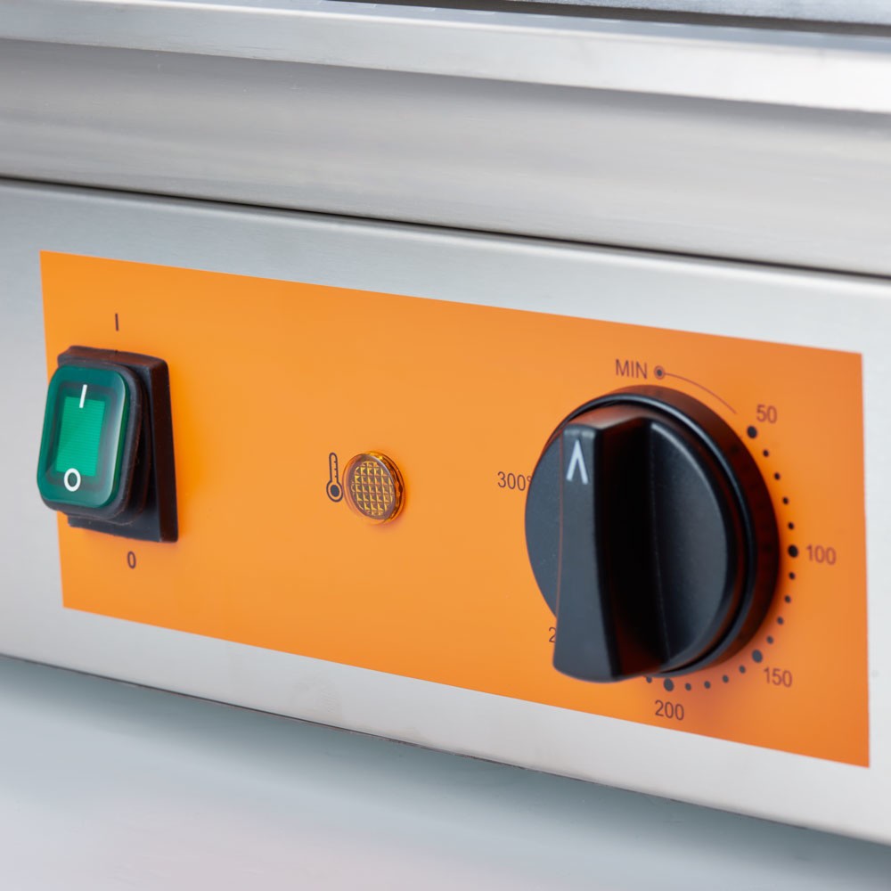 Produktabbildung Nr. 2: CATERINA Stalgast Griddleplatte, 720x460x240 mm, 2/3 glatt und 1/3 gerillt, 3,5 kW 230 V