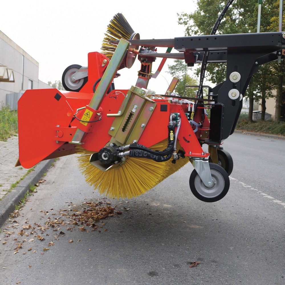 Produktabbildung Nr. 3: Stapler-Kehrmaschine, Aufnahme per Gabelzinken, Kehrbreite 1.850/1.500 mm