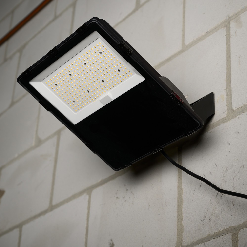 Produktabbildung Nr. 2: Strahler - 100W 16000lm 4000K IP66 - CREE LED - Sosen Netzteil - schwarz