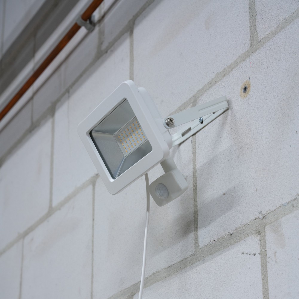 Produktabbildung Nr. 2: Strahler - 30W 3300lm 4000K IP44 Sensor - Sanan LED - weiß