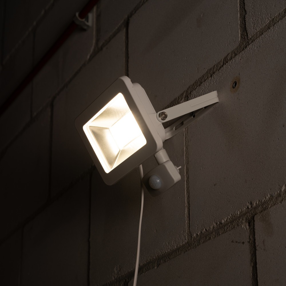 Produktabbildung Nr. 3: Strahler - 30W 3300lm 4000K IP44 Sensor - Sanan LED - weiß