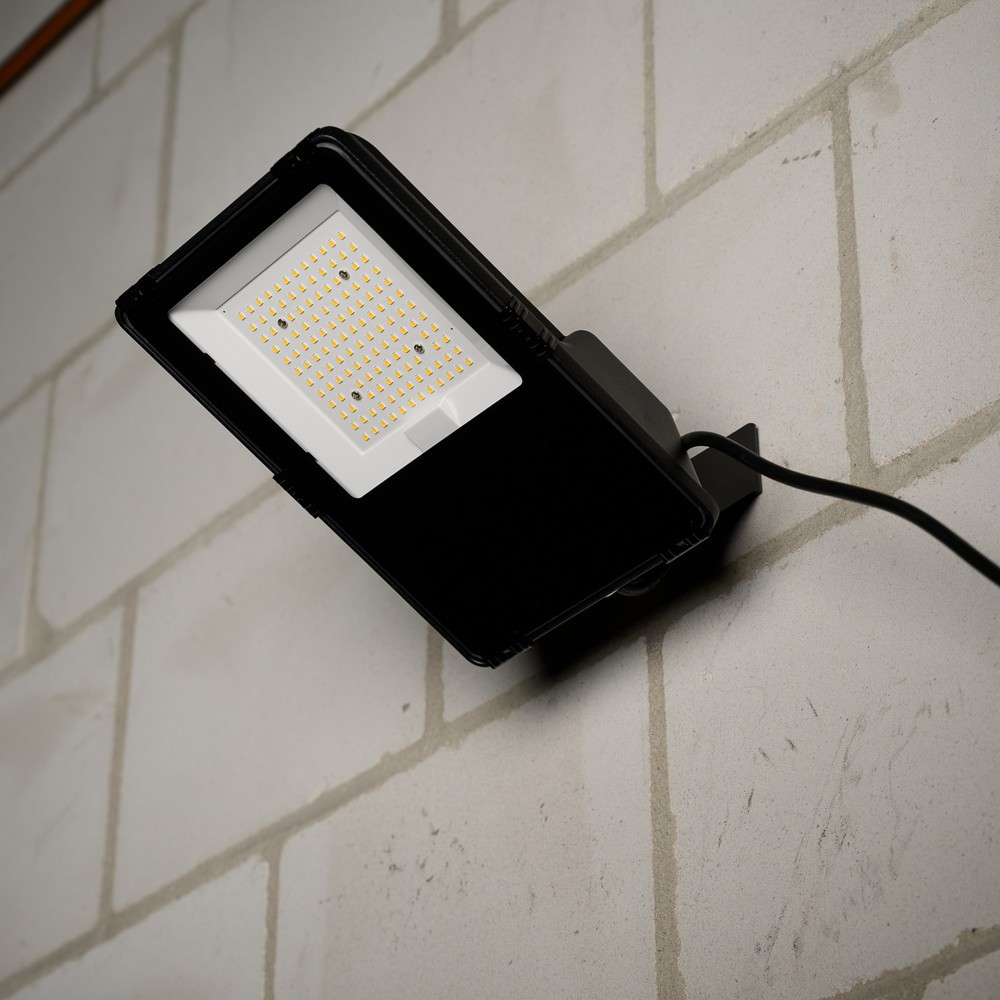Produktabbildung Nr. 2: Strahler - 30W 4650lm 4000K IP66 - CREE LED - Sosen Netzteil - schwarz