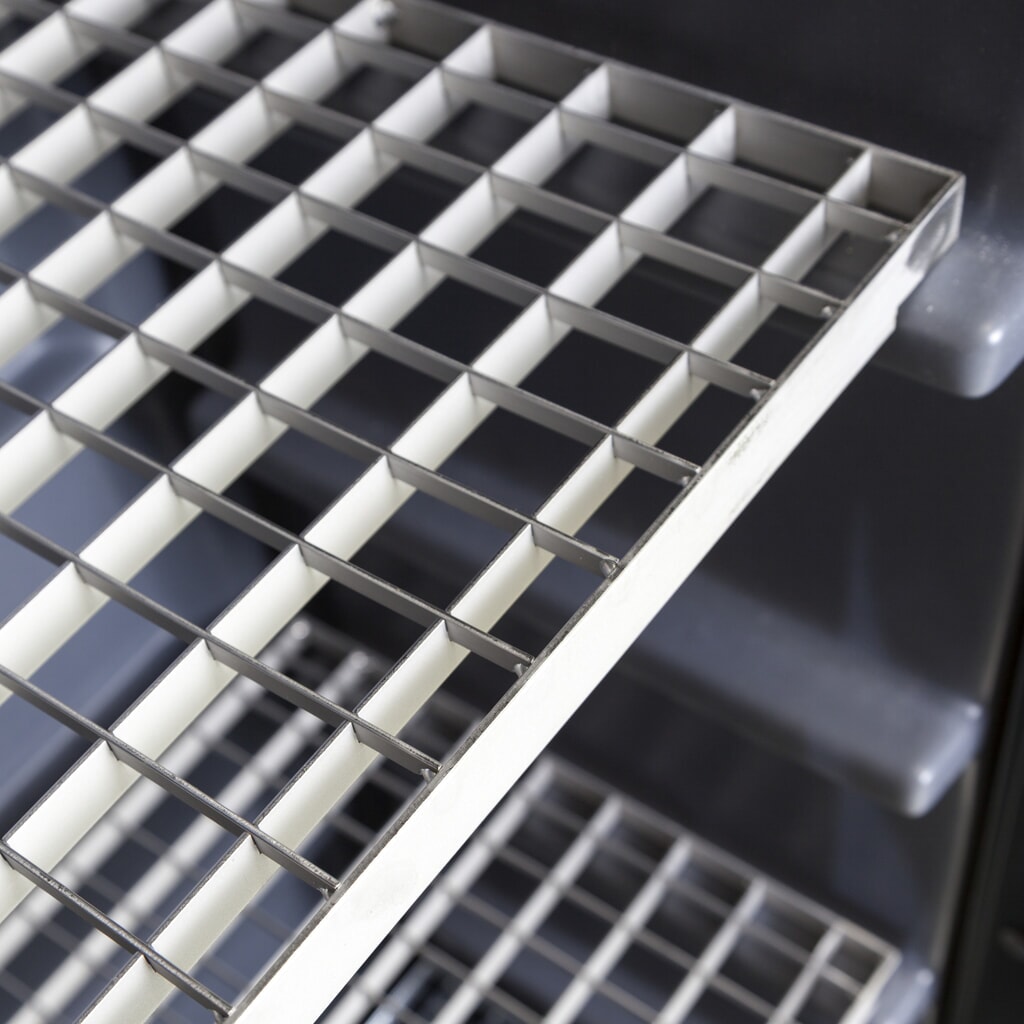 Denios Chemikalienschrank aus PE, HxBxT 1.990 x 610 x 640 mm, 4 Edelstahl-Gitterroste Produktabbildung Nr. 2: Denios Chemikalienschrank aus PE, HxBxT 1.990 x 610 x 640 mm, 4 Edelstahl-Gitterroste