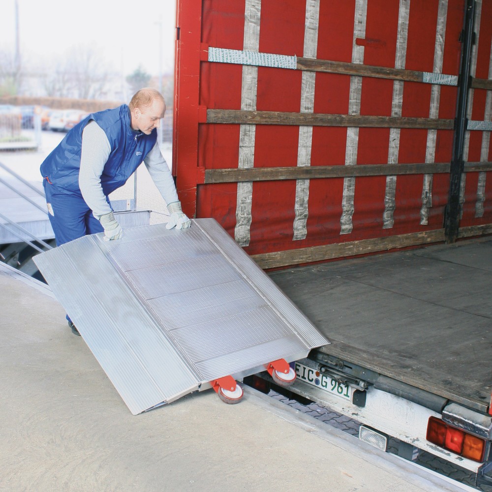 Produktabbildung Nr. 3: Verladebrücke mit Rädern, TK 5.000 kg, BxL 1.250 x 1.300 mm