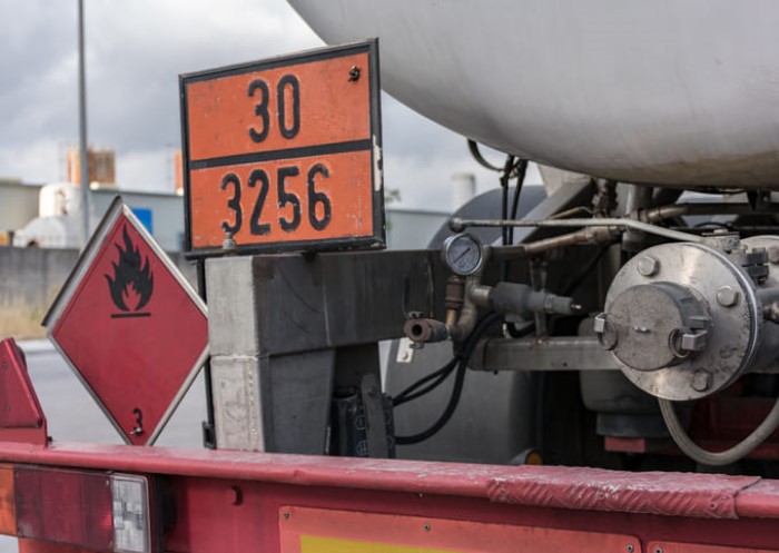 Gefahrgutklassen: Kennzeichnung für den Transport gefährlicher Stoffe